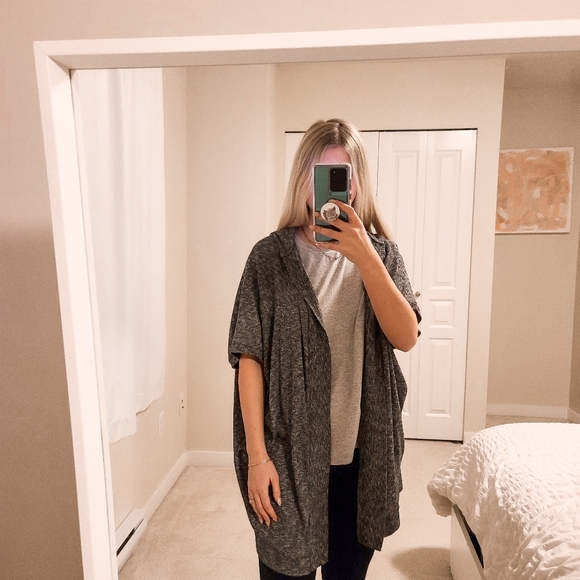 H&M SHORT SLEEVE GREY CARDIGAN WITH HOOD - Picture 4 of 4